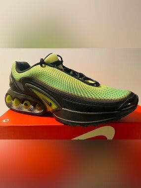 Nike Air Max DN 'Green Strike' HV3521-700 Size 10.5 sneaker NWT